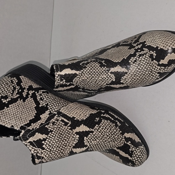 Arizona Jean Co. Galen Ankle Booties Memory Foam Snake Animal Print Size 9.5 - Picture 12 of 16